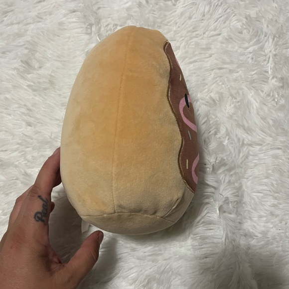 Original Squishmallows DEJA the CHOCOLATE SPRINKLE DONUT 8" PLUSH - Picture 4 of 7